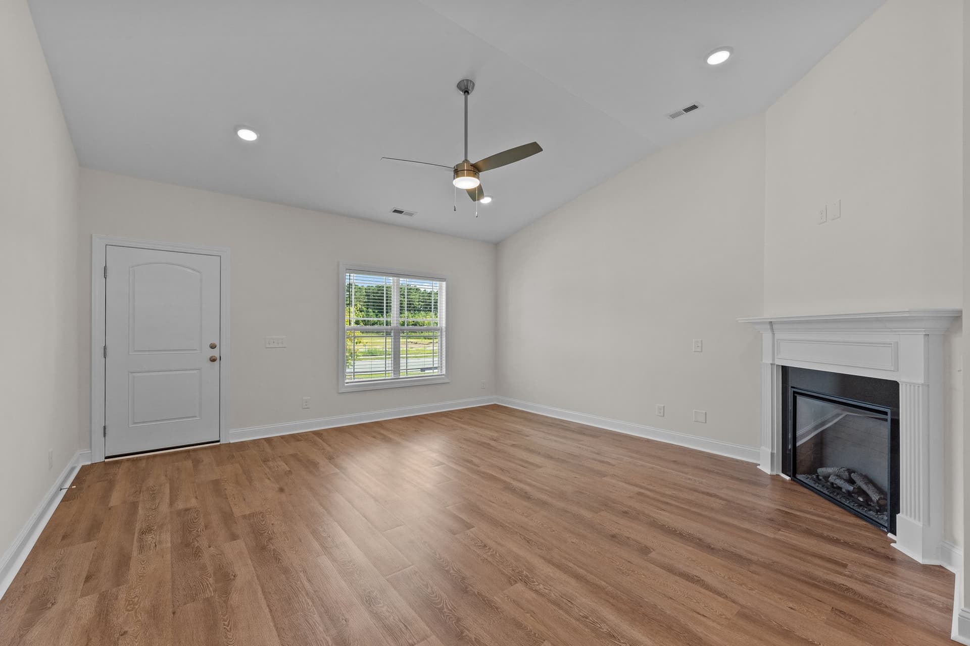 4500 Laurel Ridge Drive Unit B photo 8
