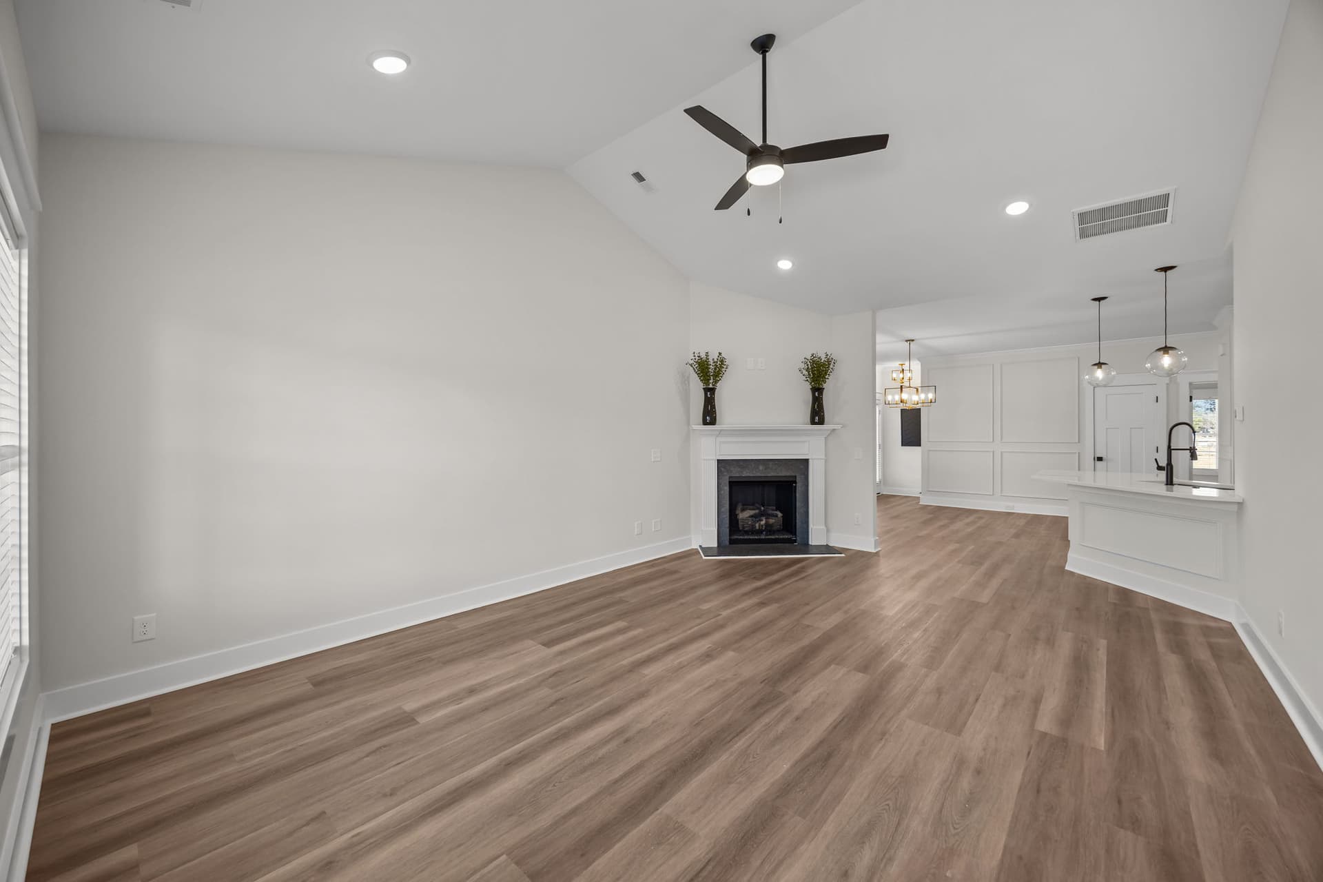 105 A Lady O Drive interior 2